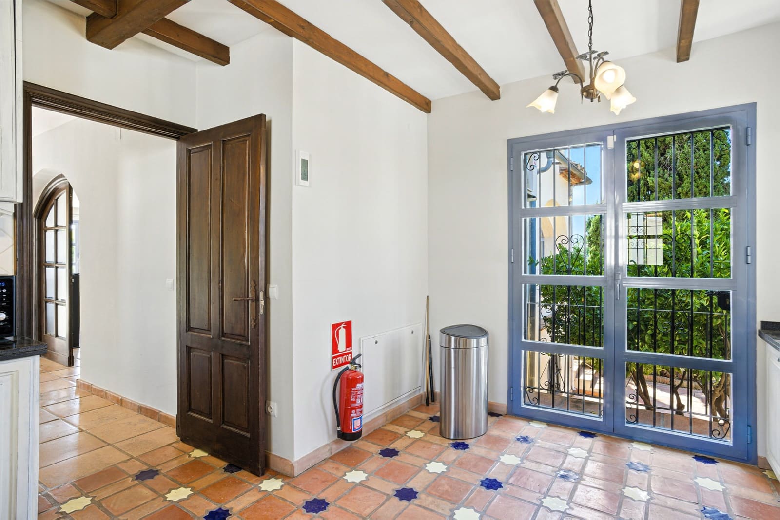 7 bedroom Villa for sale in Estepona with pool garage - € 2,250,000 (Ref: 9722571)