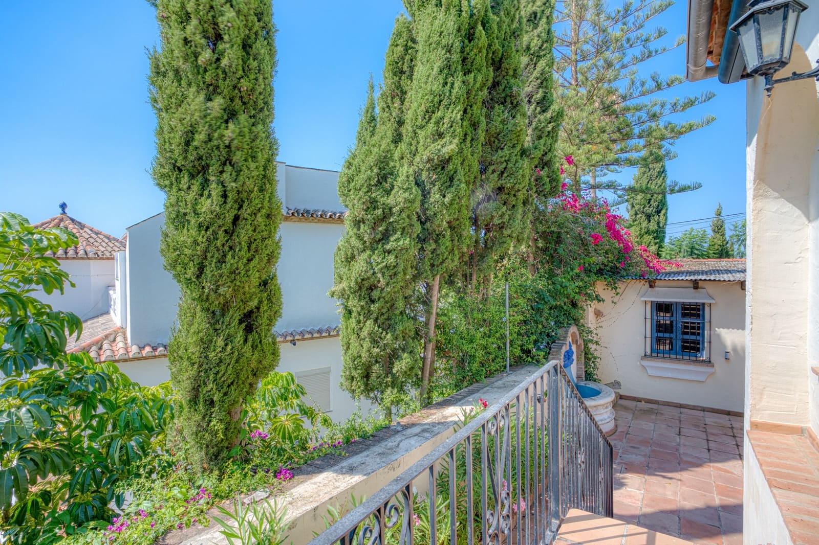 7 bedroom Villa for sale in Estepona with pool garage - € 2,250,000 (Ref: 9722571)
