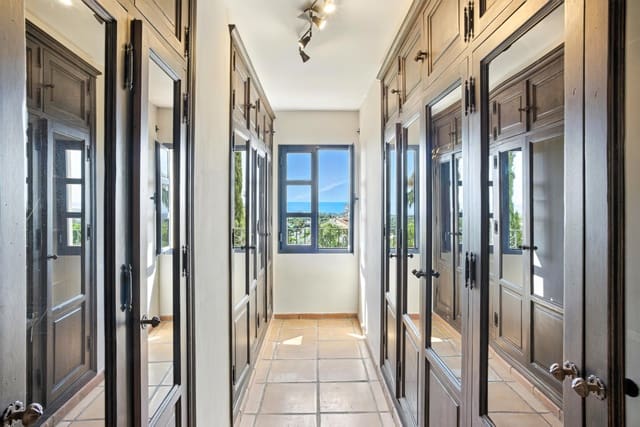 7 slaapkamer Villa te koop in Altos de Estepona, Estepona met zwembad garage - € 2.250.000 (Ref: 9722571)
