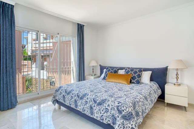 2 soveværelse Byhus til salg i Marbella med swimmingpool garage - € 750.000 (Ref: 9722572)