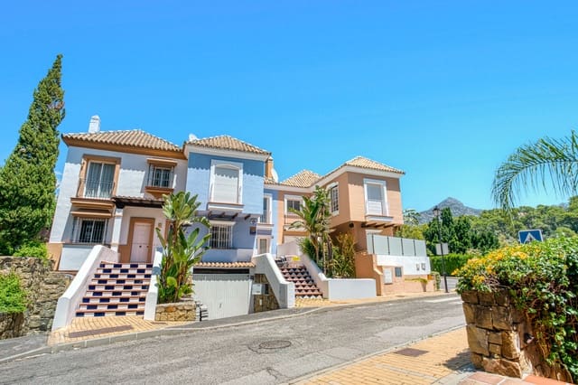 2 soveværelse Byhus til salg i Marbella med swimmingpool garage - € 750.000 (Ref: 9722572)