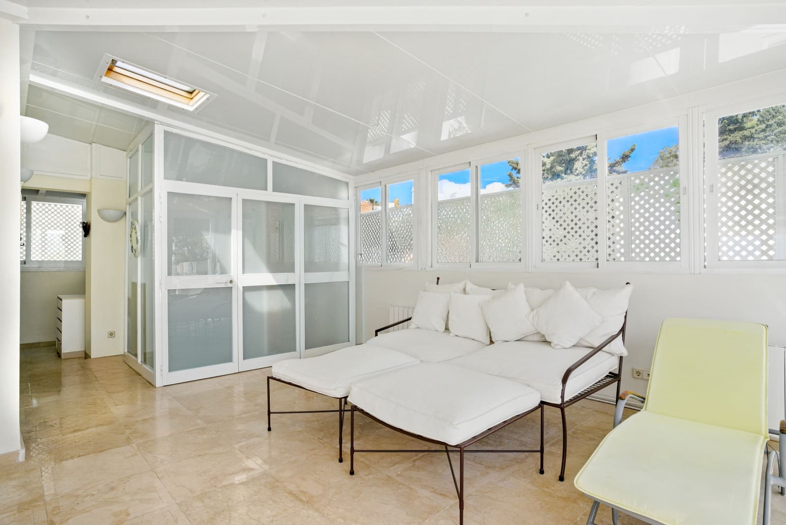 3 sypialnia Penthouse na sprzedaż w Marbella z basenem garażem - 1 500 000 € (Ref: 9722574)