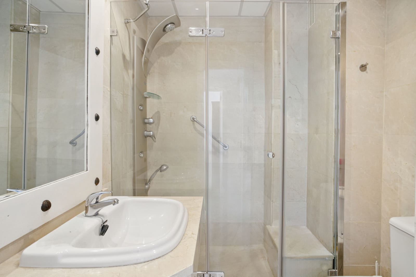 3 sypialnia Penthouse na sprzedaż w Marbella z basenem garażem - 1 500 000 € (Ref: 9722574)