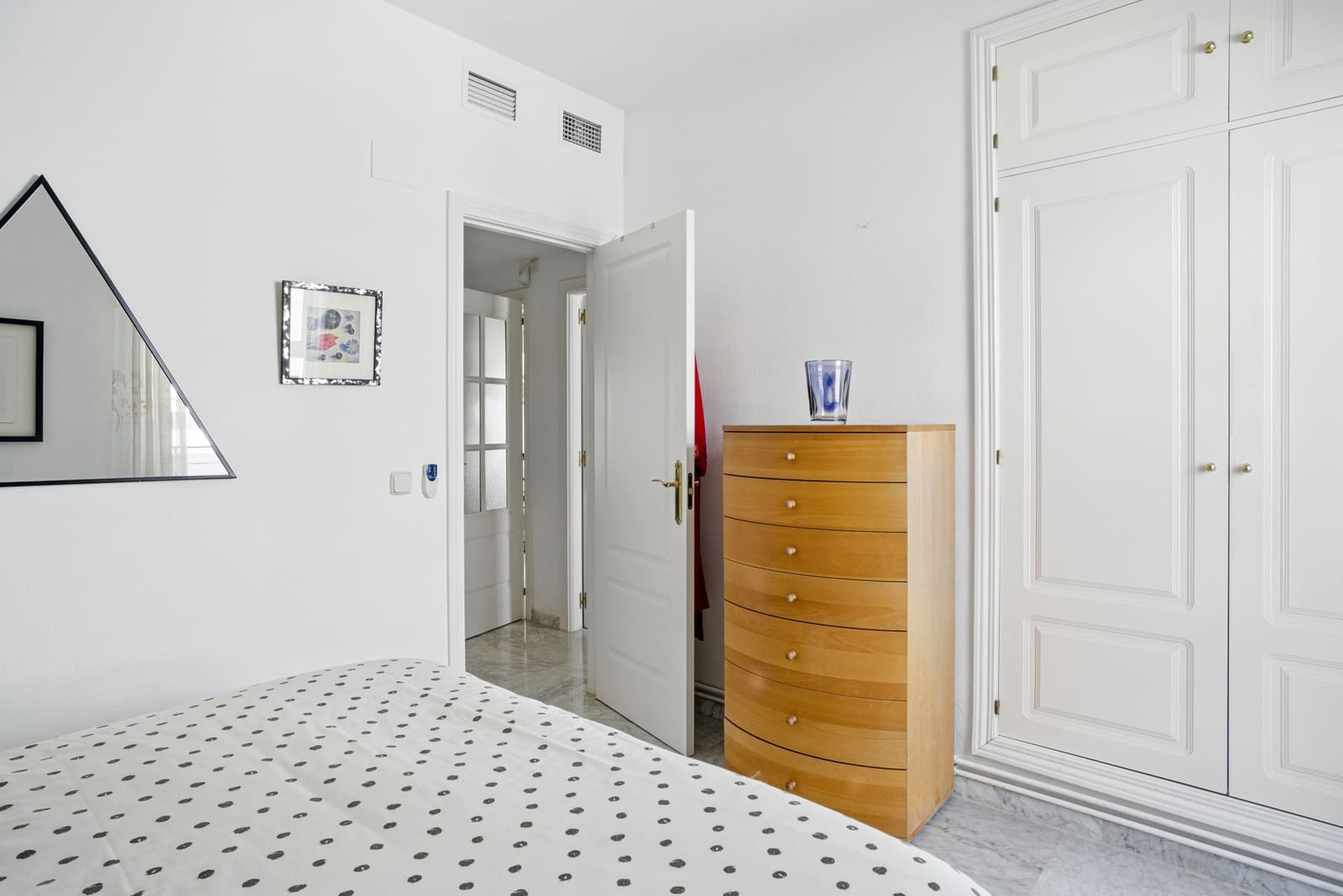 3 sypialnia Penthouse na sprzedaż w Marbella z basenem garażem - 1 500 000 € (Ref: 9722574)