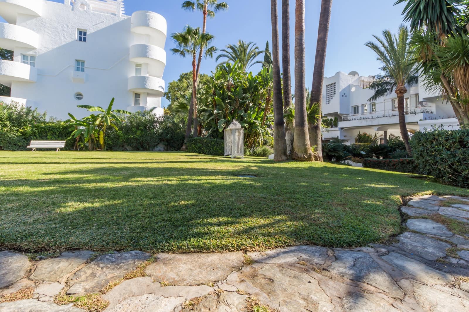 3 sypialnia Penthouse na sprzedaż w Marbella z basenem garażem - 1 500 000 € (Ref: 9722574)