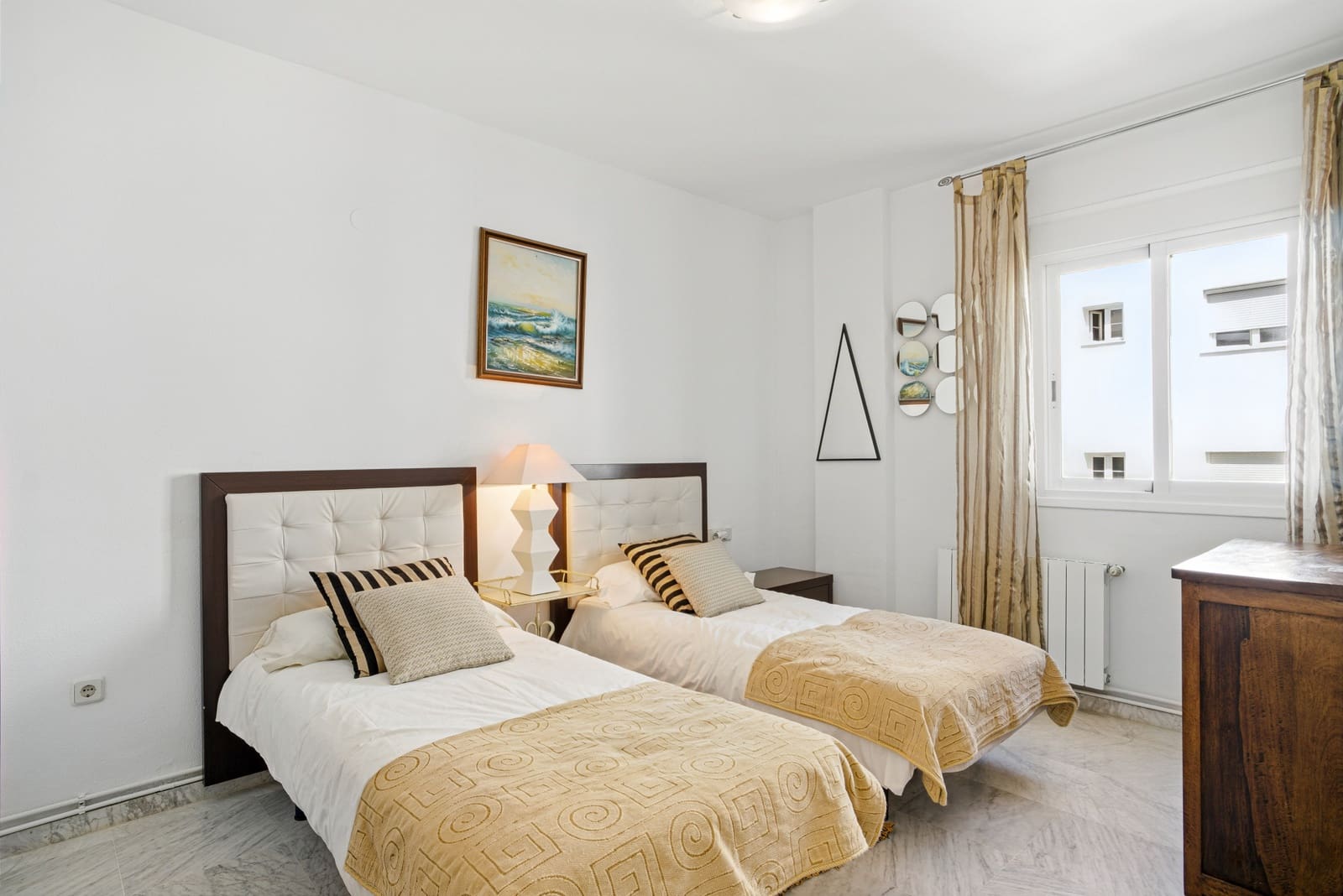 3 sypialnia Penthouse na sprzedaż w Marbella z basenem garażem - 1 500 000 € (Ref: 9722574)