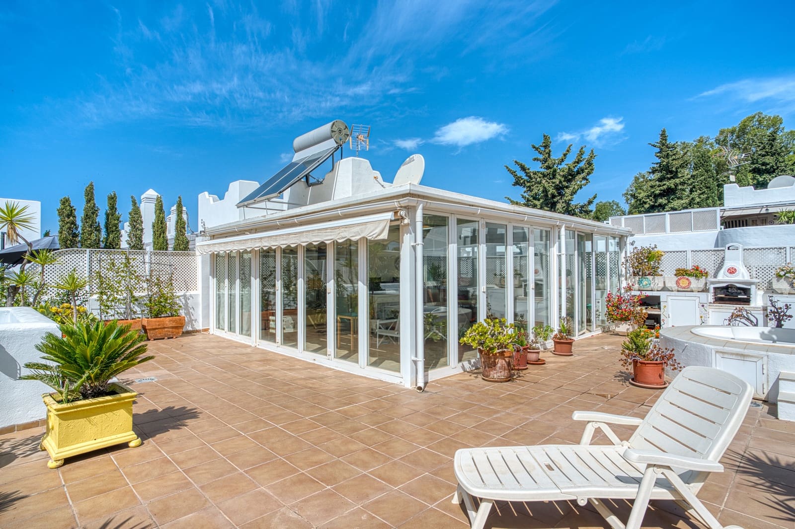 3 sypialnia Penthouse na sprzedaż w Marbella z basenem garażem - 1 500 000 € (Ref: 9722574)