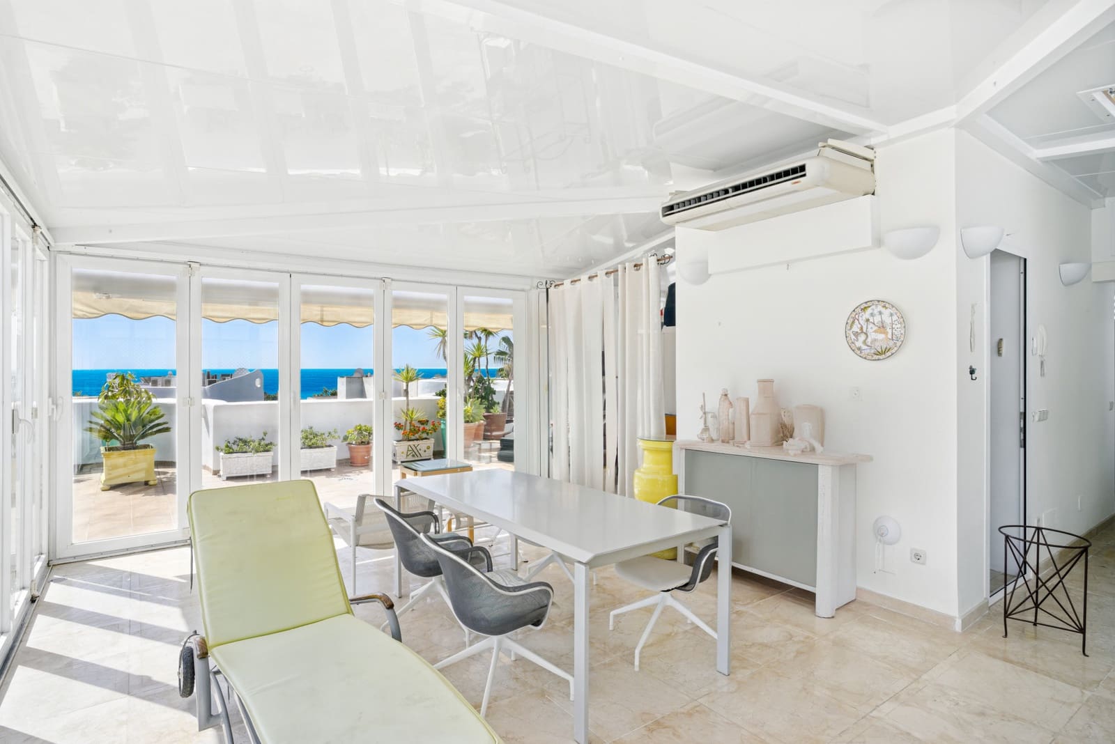 3 sypialnia Penthouse na sprzedaż w Marbella z basenem garażem - 1 500 000 € (Ref: 9722574)