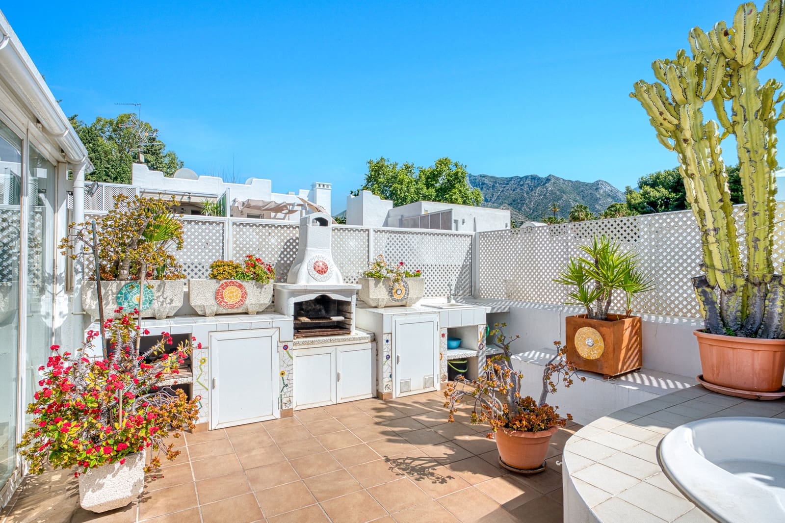 3 quarto Penthouse para venda em Marbella com piscina garagem - 1 500 000 € (Ref: 9722574)