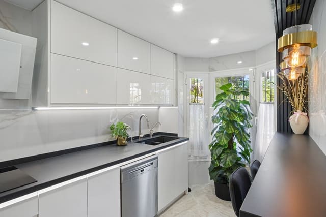 4 soverom Hus til salgs i Sitio de Calahonda, Mijas med svømmebasseng garasje - € 599 000 (Ref: 9722575)