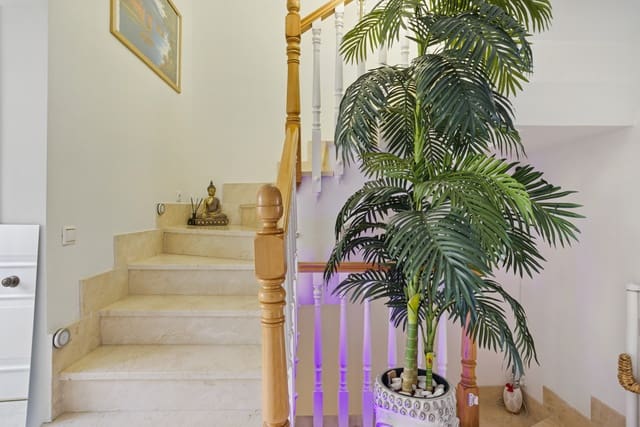4 soverom Hus til salgs i Sitio de Calahonda, Mijas med svømmebasseng garasje - € 599 000 (Ref: 9722575)