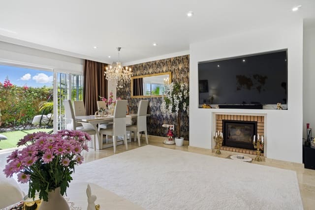 4 soverom Hus til salgs i Sitio de Calahonda, Mijas med svømmebasseng garasje - € 599 000 (Ref: 9722575)