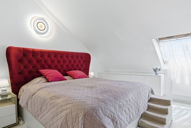 4 soverom Hus til salgs i Sitio de Calahonda, Mijas med svømmebasseng garasje - € 599 000 (Ref: 9722575)