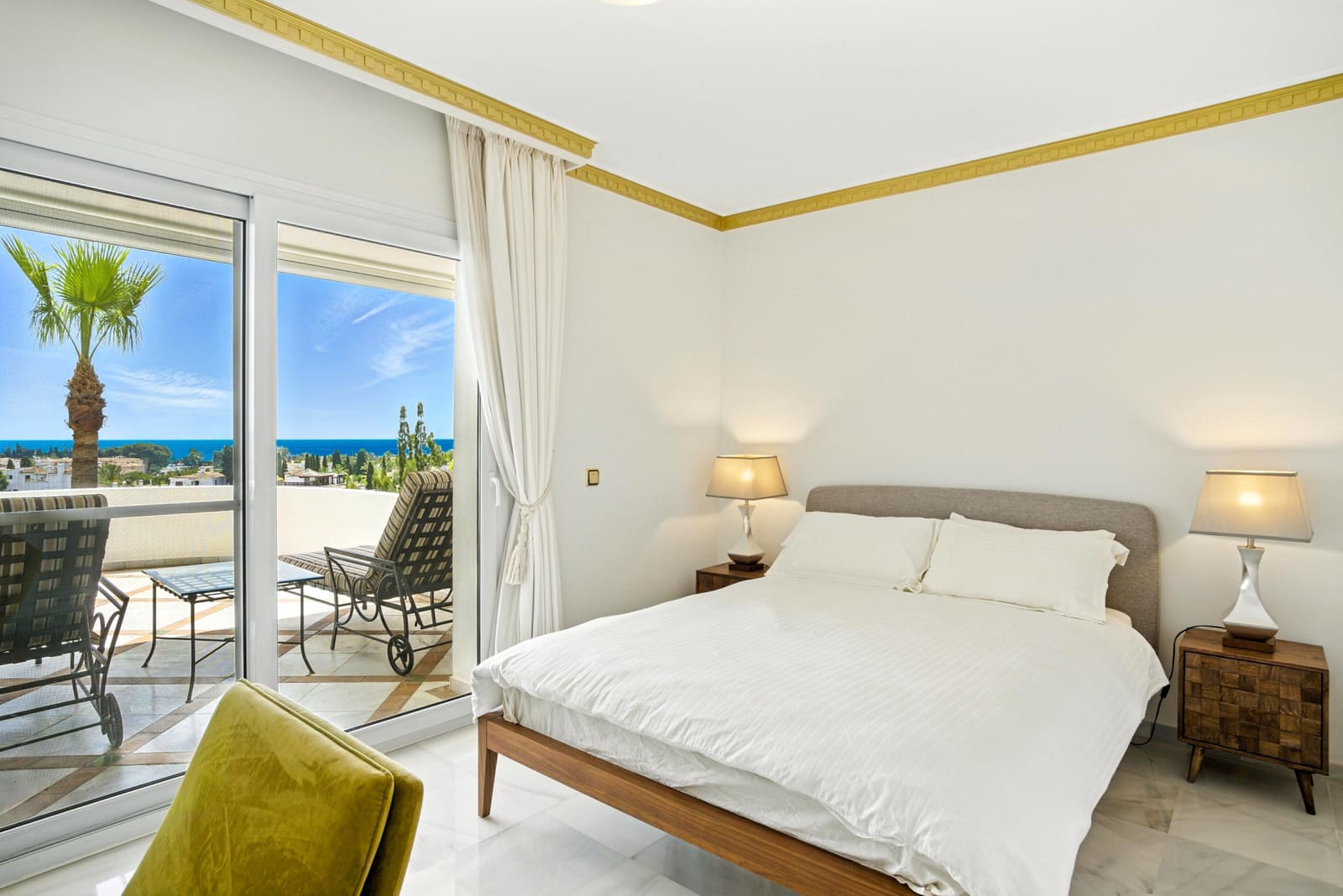 3 quarto Penthouse para venda em Marbella com piscina garagem - 1 975 000 € (Ref: 9722576)