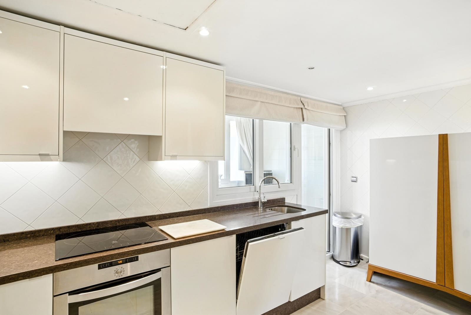 3 quarto Penthouse para venda em Marbella com piscina garagem - 1 975 000 € (Ref: 9722576)