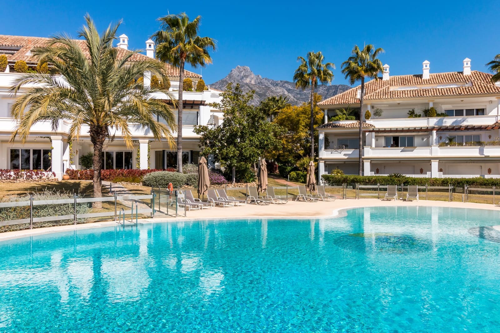 3 quarto Penthouse para venda em Marbella com piscina garagem - 1 975 000 € (Ref: 9722576)