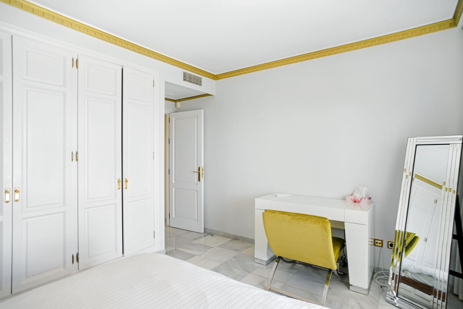 3 quarto Penthouse para venda em Marbella com piscina garagem - 1 975 000 € (Ref: 9722576)