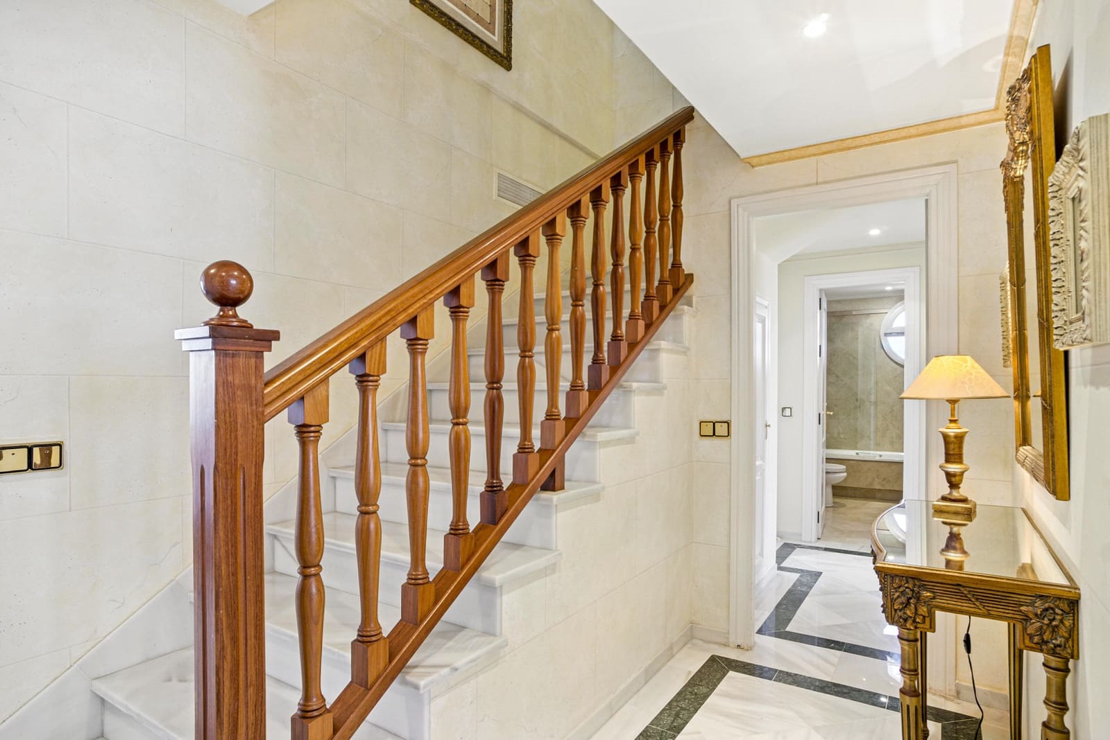 3 quarto Penthouse para venda em Marbella com piscina garagem - 1 975 000 € (Ref: 9722576)