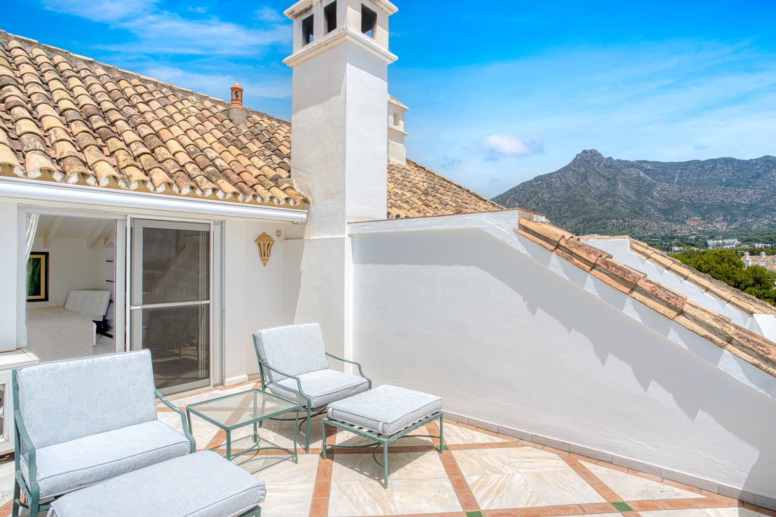 3 quarto Penthouse para venda em Marbella com piscina garagem - 1 975 000 € (Ref: 9722576)