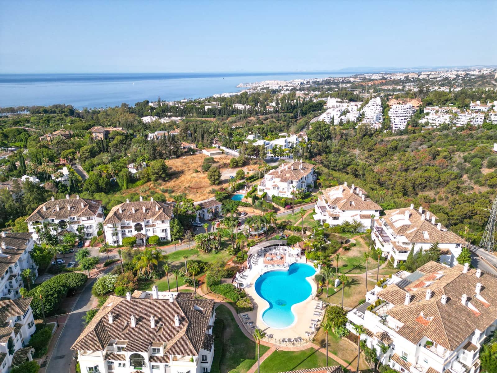 Ático de 3 habitaciones en Marbella en venta con piscina garaje - 1.975.000 € (Ref: 9722576)