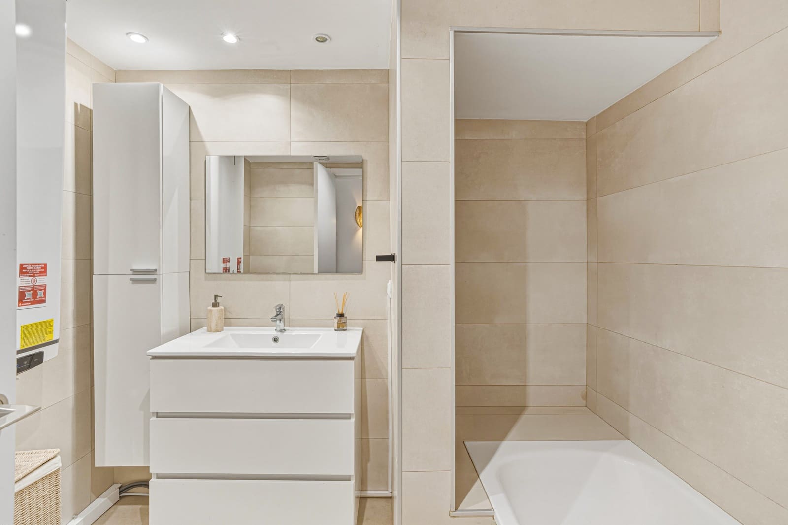 3 bedroom Townhouse for sale in Marbella with pool - € 549,000 (Ref: 9730637)