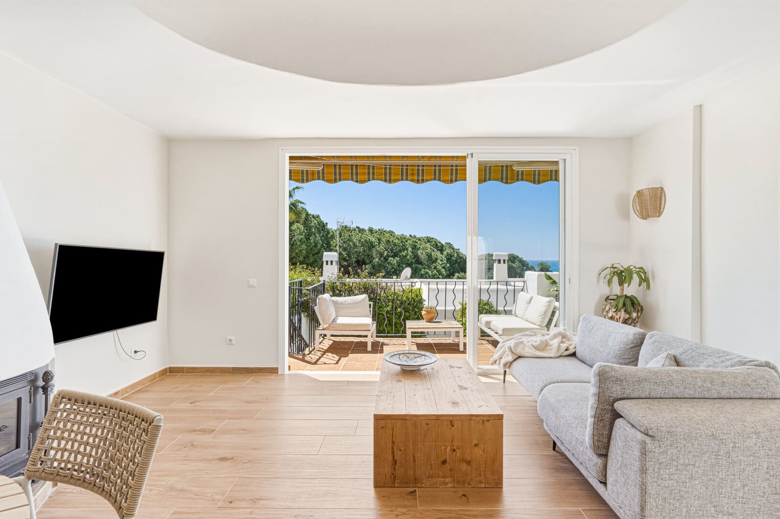 3 bedroom Townhouse for sale in Marbella with pool - € 549,000 (Ref: 9730637)