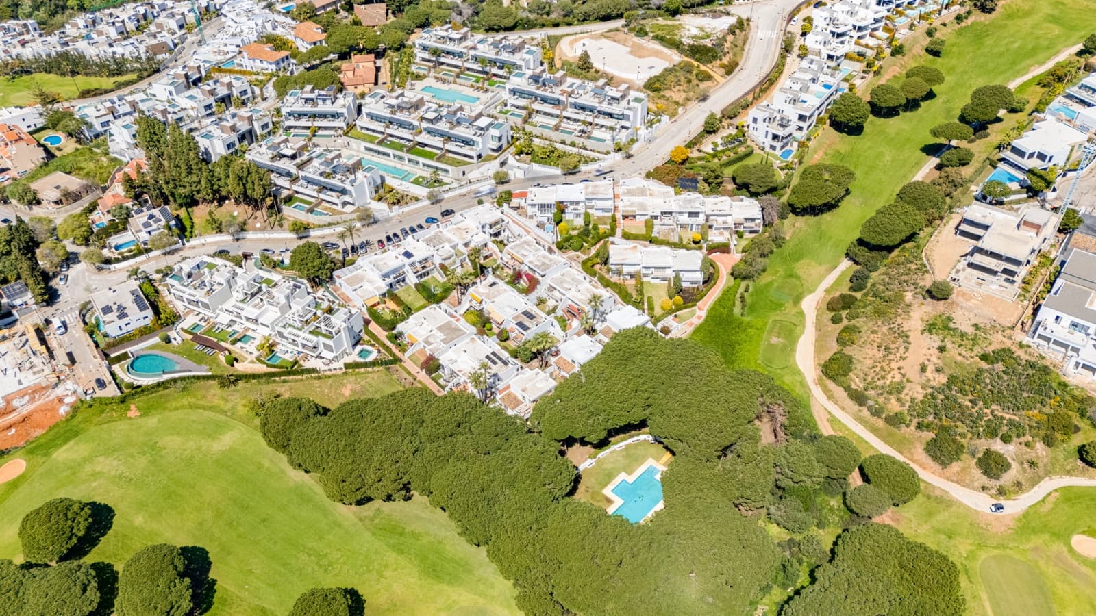 3 bedroom Townhouse for sale in Marbella with pool - € 549,000 (Ref: 9730637)