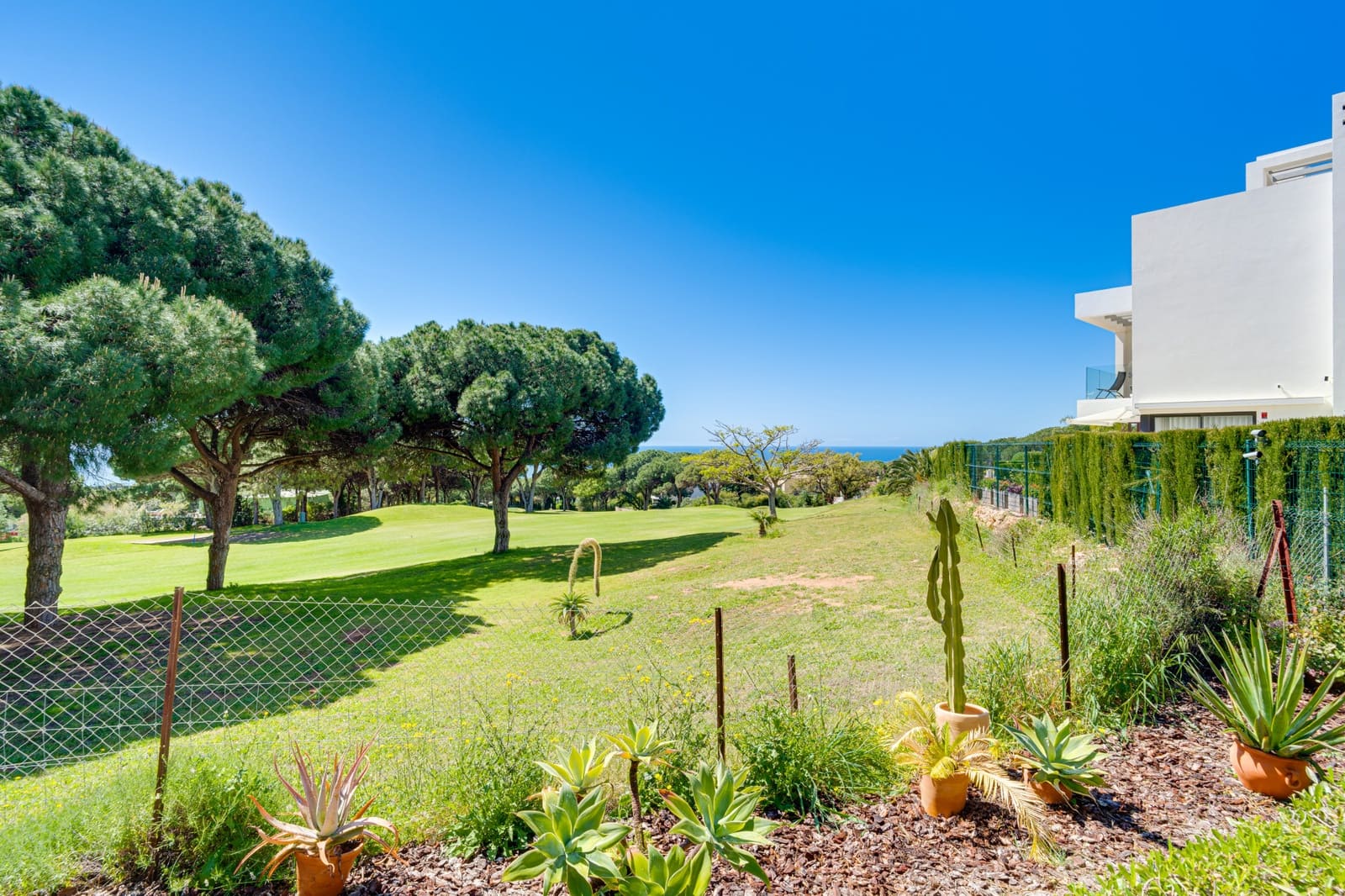 3 bedroom Townhouse for sale in Marbella with pool - € 549,000 (Ref: 9730637)