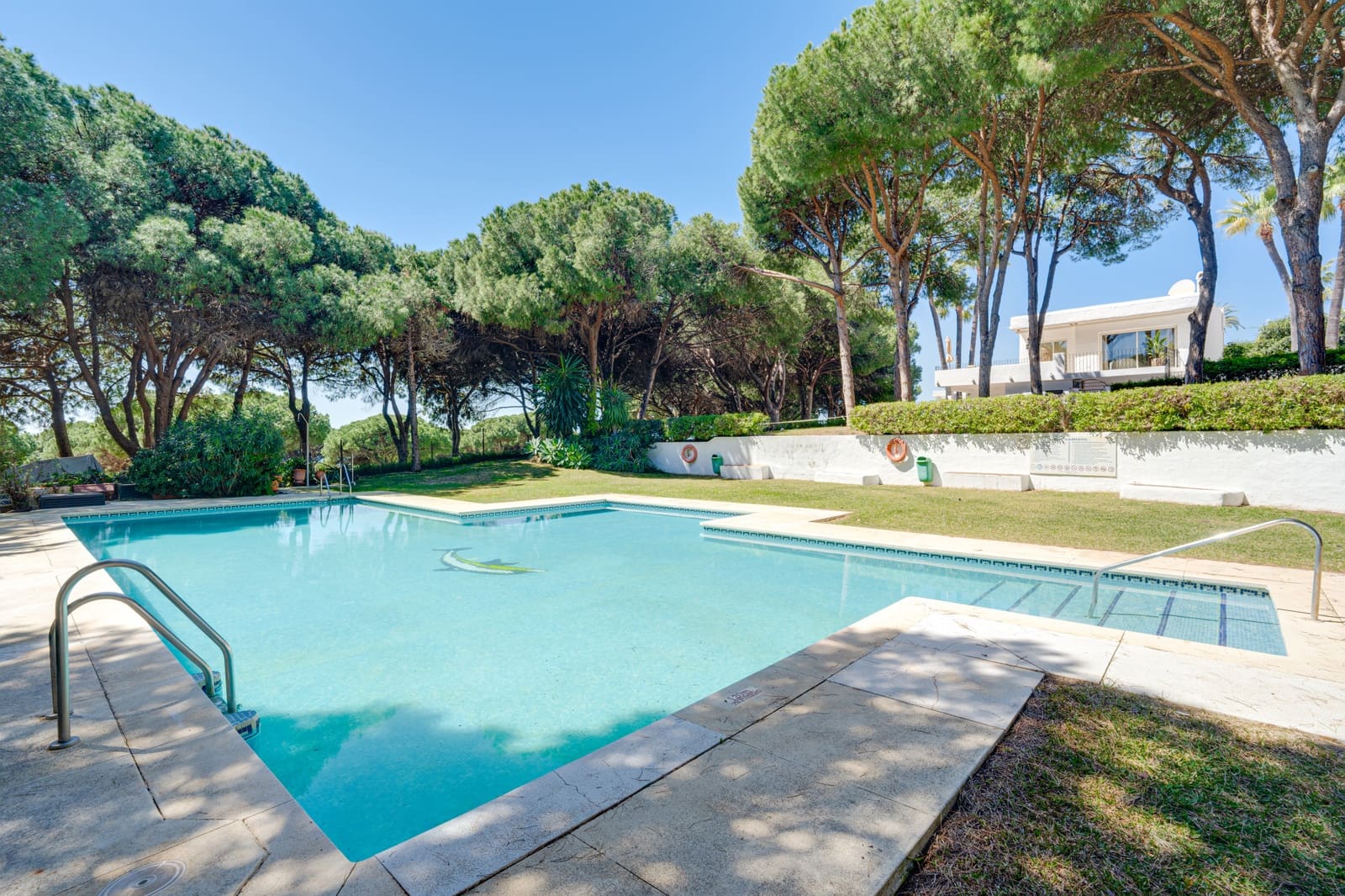 3 bedroom Townhouse for sale in Marbella with pool - € 549,000 (Ref: 9730637)