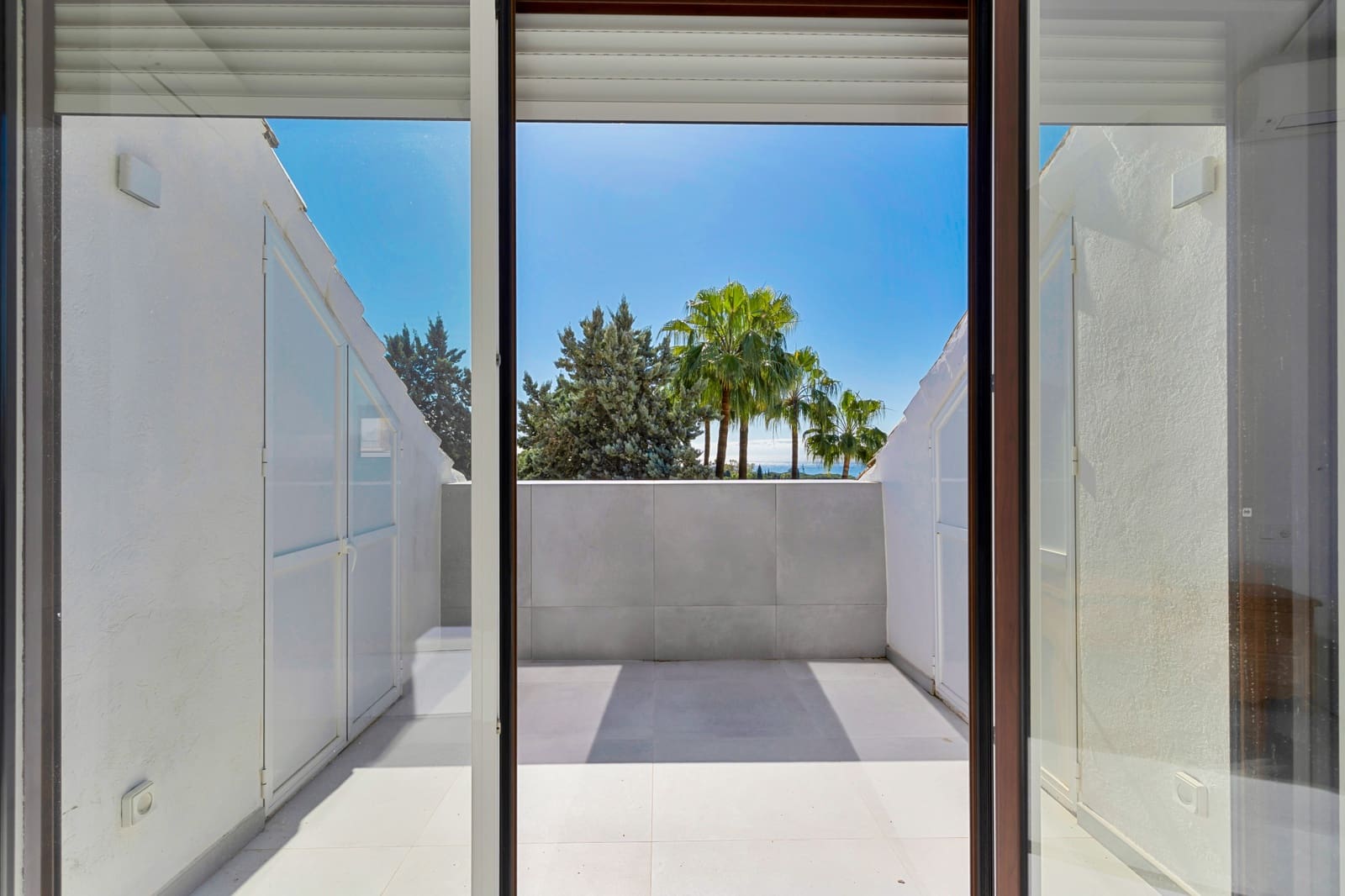 4 bedroom Townhouse for sale in Marbella with pool garage - € 730,000 (Ref: 9730638)