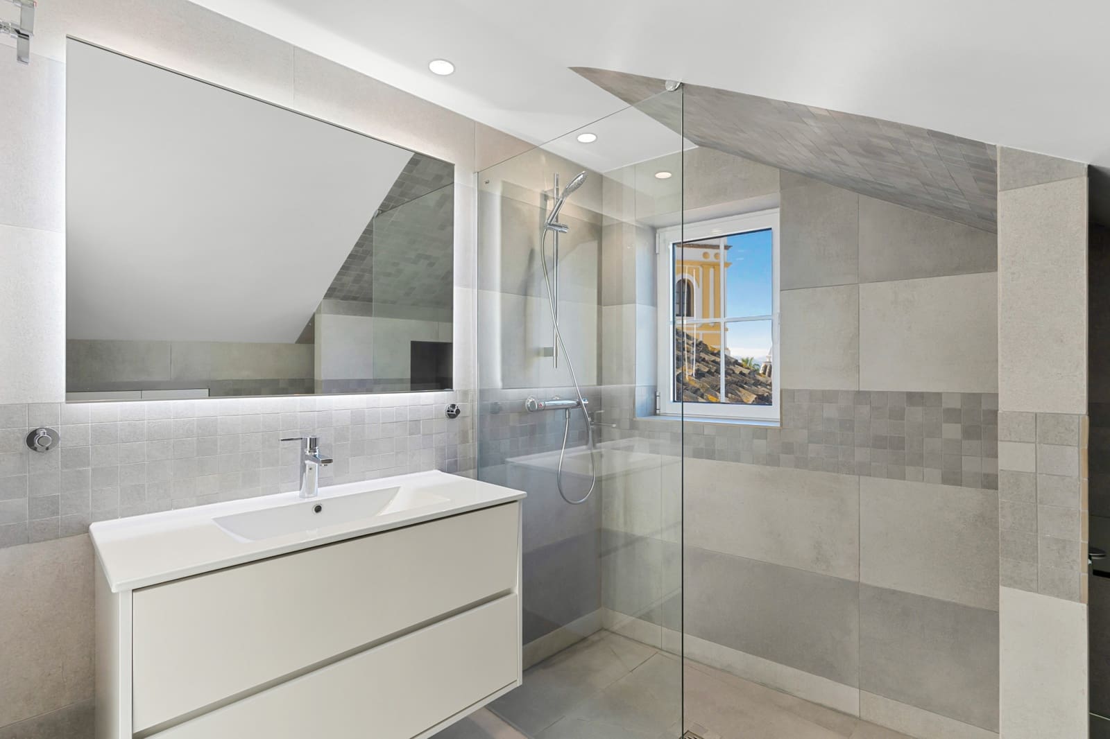 4 bedroom Townhouse for sale in Marbella with pool garage - € 730,000 (Ref: 9730638)