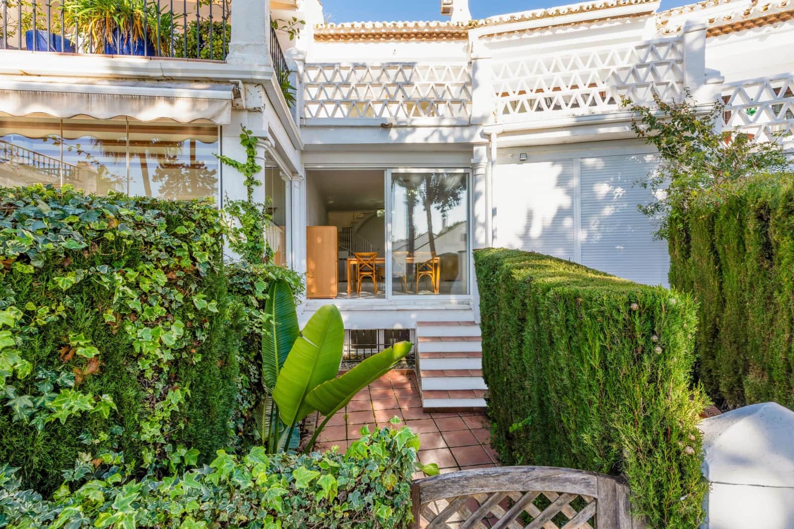 4 bedroom Townhouse for sale in Marbella with pool garage - € 730,000 (Ref: 9730638)