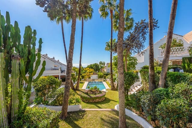 4 bedroom Townhouse for sale in Marbella with pool garage - € 730,000 (Ref: 9730638)