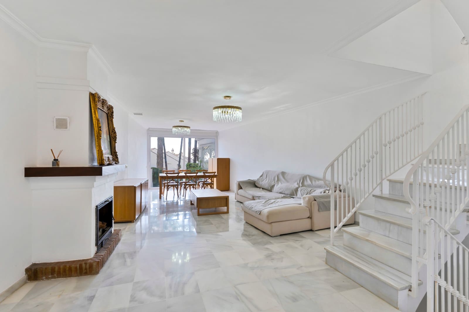 4 soveværelse Byhus til salg i Marbella med swimmingpool garage - € 730.000 (Ref: 9730638)