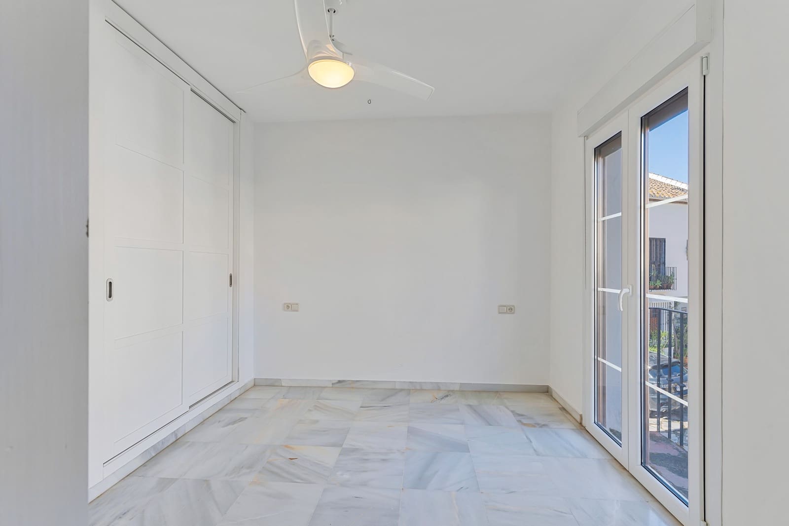 4 soveværelse Byhus til salg i Marbella med swimmingpool garage - € 730.000 (Ref: 9730638)