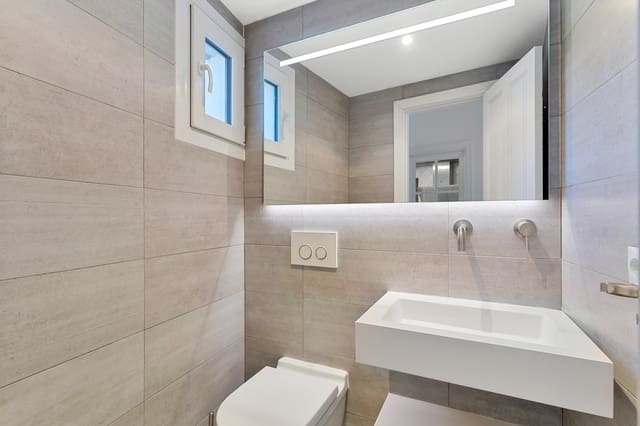 4 makuuhuone Omakotitalo myytävänä paikassa Marbella mukana uima-altaan 
autotalli - 730 000 € (Ref: 9730638)