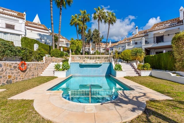 4 makuuhuone Omakotitalo myytävänä paikassa Marbella mukana uima-altaan 
autotalli - 730 000 € (Ref: 9730638)