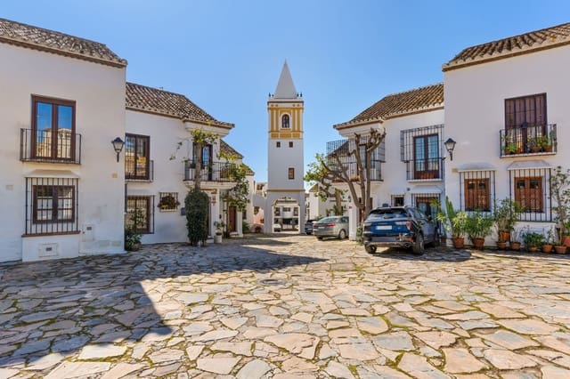 4 makuuhuone Omakotitalo myytävänä paikassa Marbella mukana uima-altaan 
autotalli - 730 000 € (Ref: 9730638)