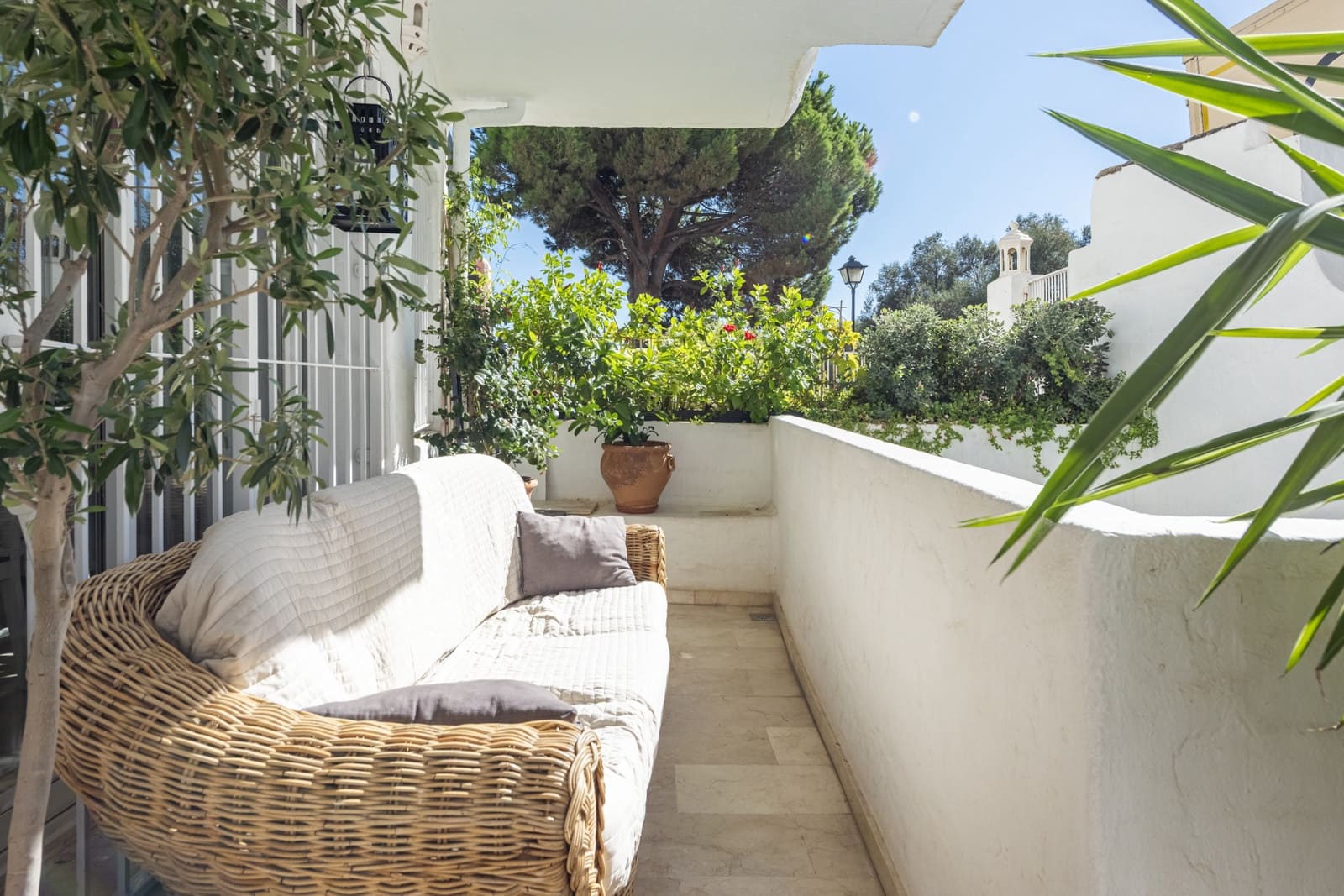 2 bedroom Apartment for sale in Marbella with pool garage - € 445,000 (Ref: 9730639)