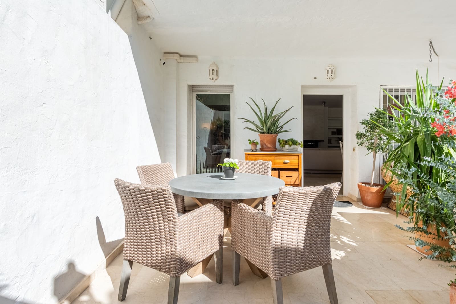 2 bedroom Apartment for sale in Marbella with pool garage - € 445,000 (Ref: 9730639)