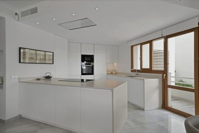 2 sypialnia Apartament na sprzedaż w Marbella z basenem garażem - 890 000 € (Ref: 9730640)