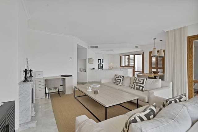 Apartamento de 2 habitaciones en Marbella en venta con piscina garaje - 890.000 € (Ref: 9730640)