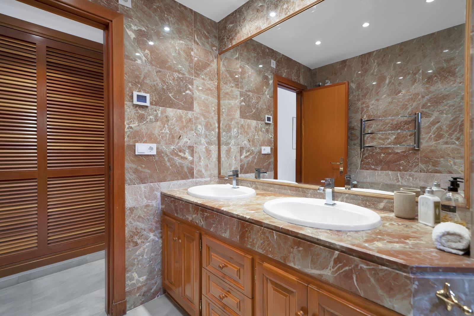 2 sovrum Lägenhet till salu i Marbella med pool garage - 890 000 € (Ref: 9730640)