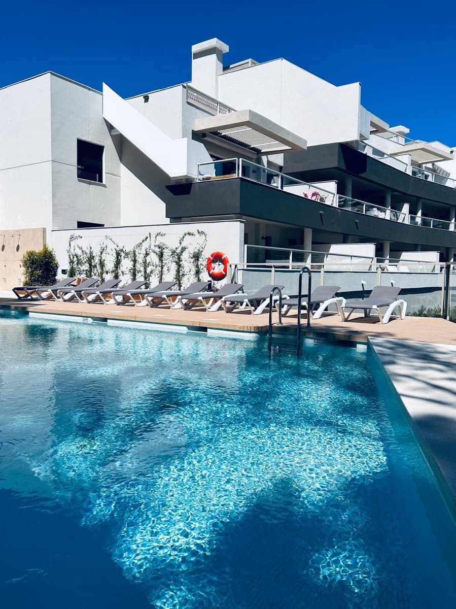 3 bedroom Apartment for sale in Benahavis with pool garage - € 855,000 (Ref: 9730641)