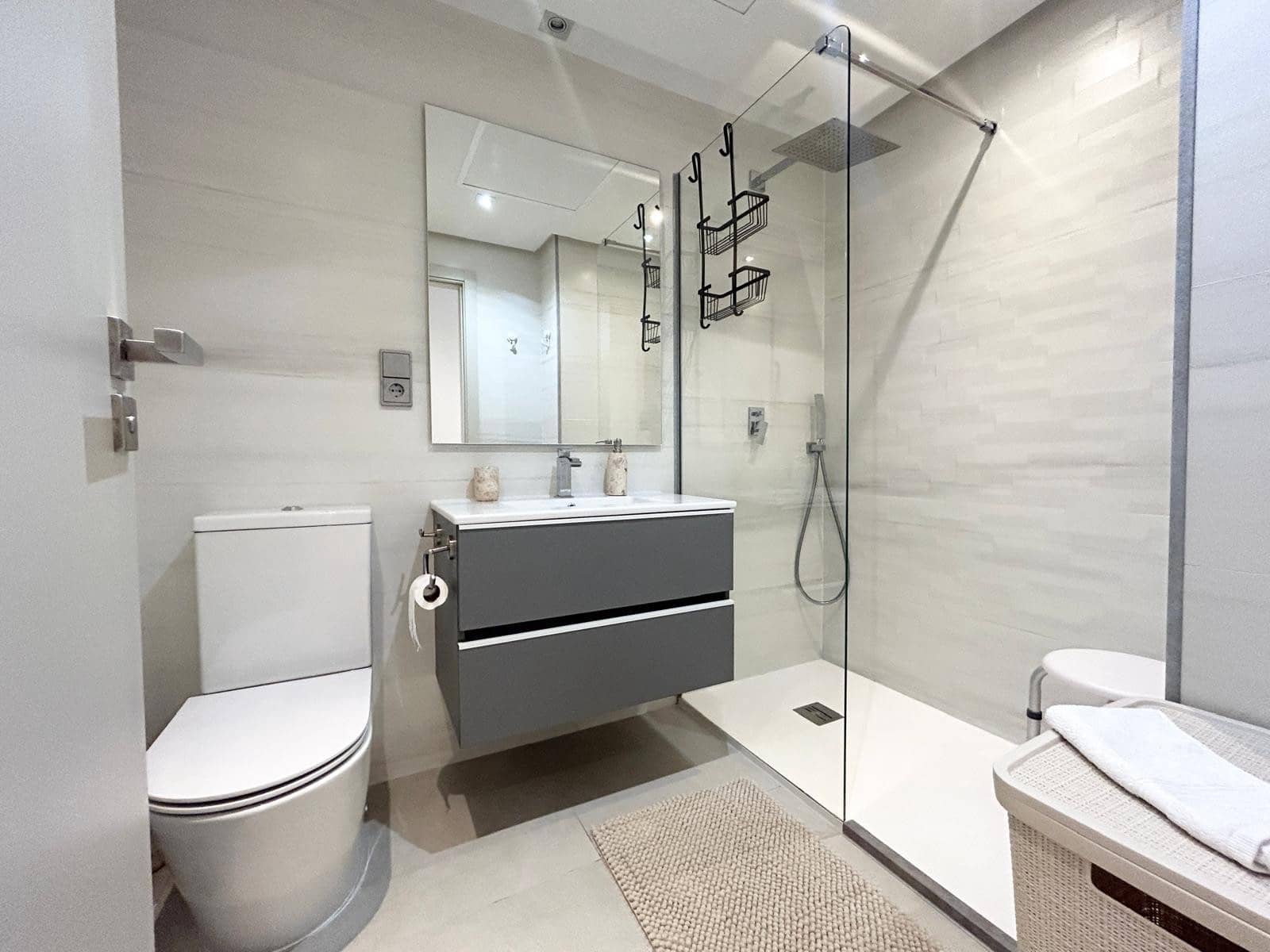 3 bedroom Apartment for sale in Benahavis with pool garage - € 855,000 (Ref: 9730641)