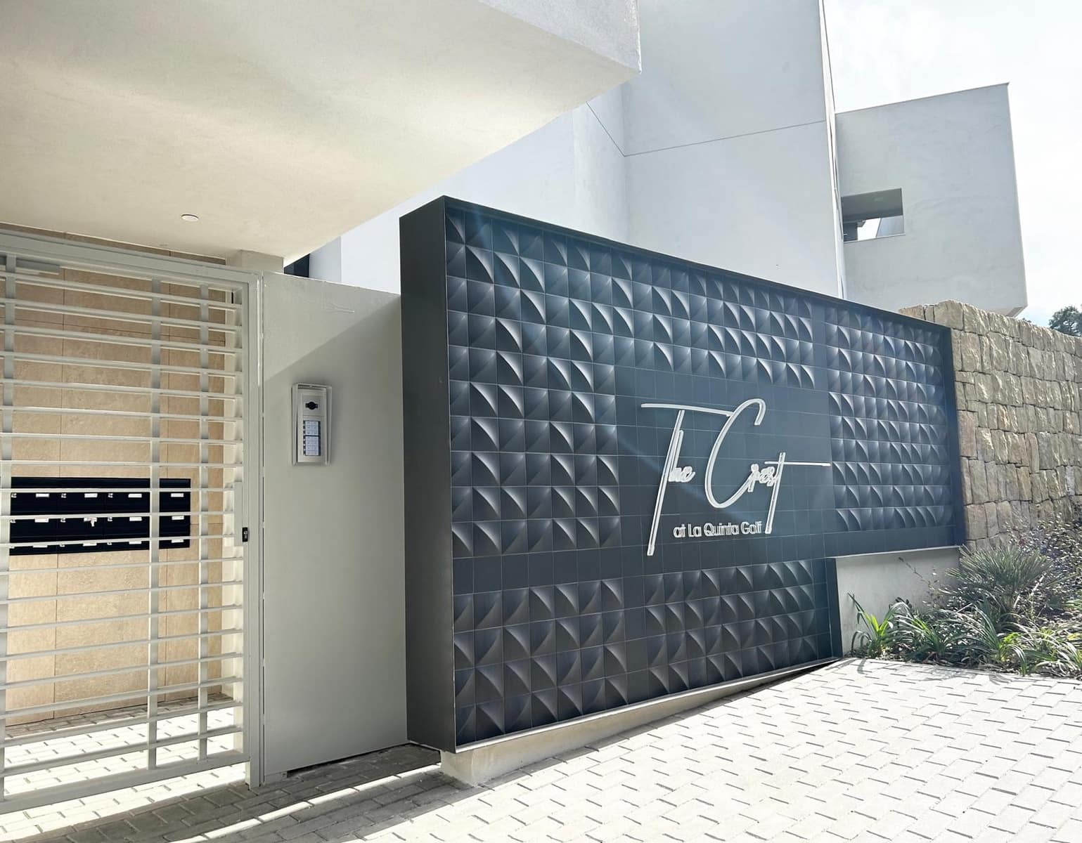 3 bedroom Apartment for sale in Benahavis with pool garage - € 855,000 (Ref: 9730641)