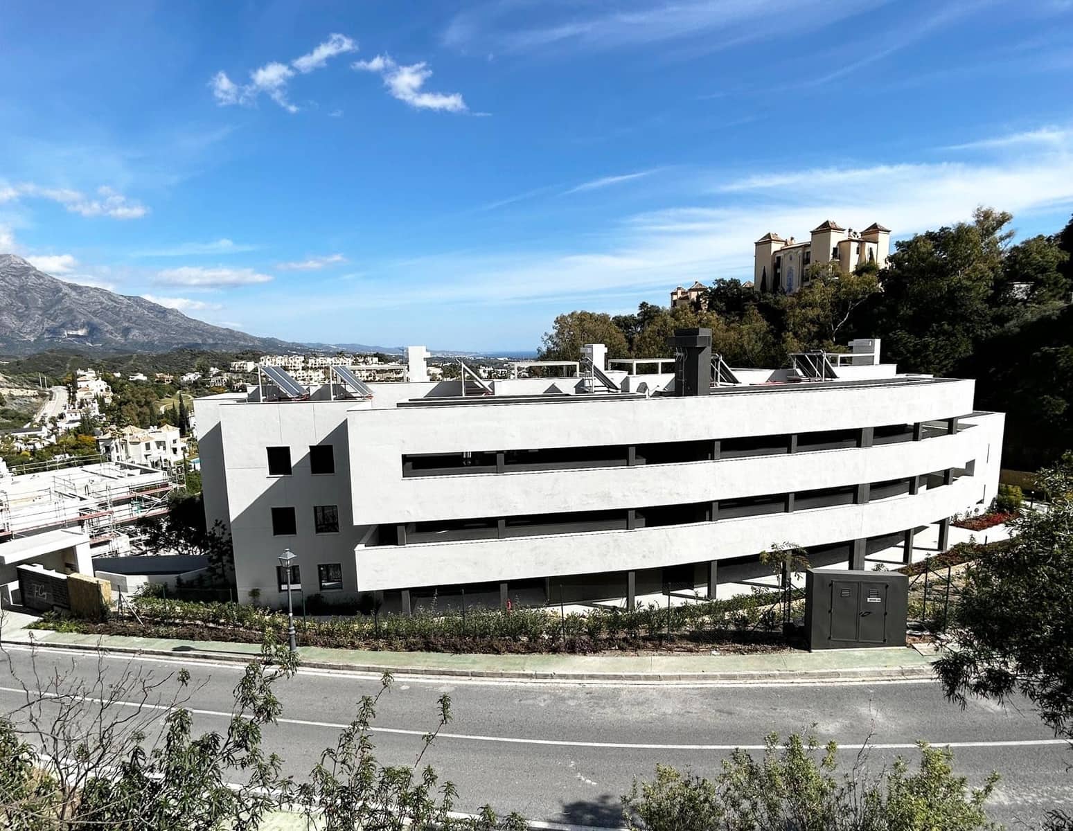 3 bedroom Apartment for sale in Benahavis with pool garage - € 855,000 (Ref: 9730641)