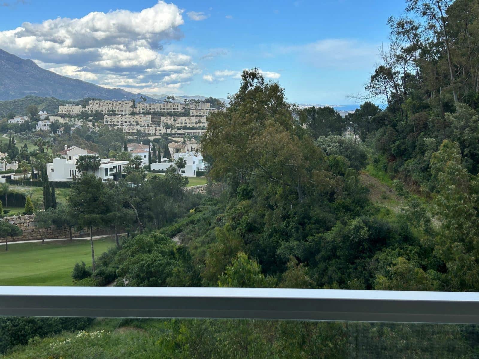 3 bedroom Apartment for sale in Benahavis with pool garage - € 855,000 (Ref: 9730641)