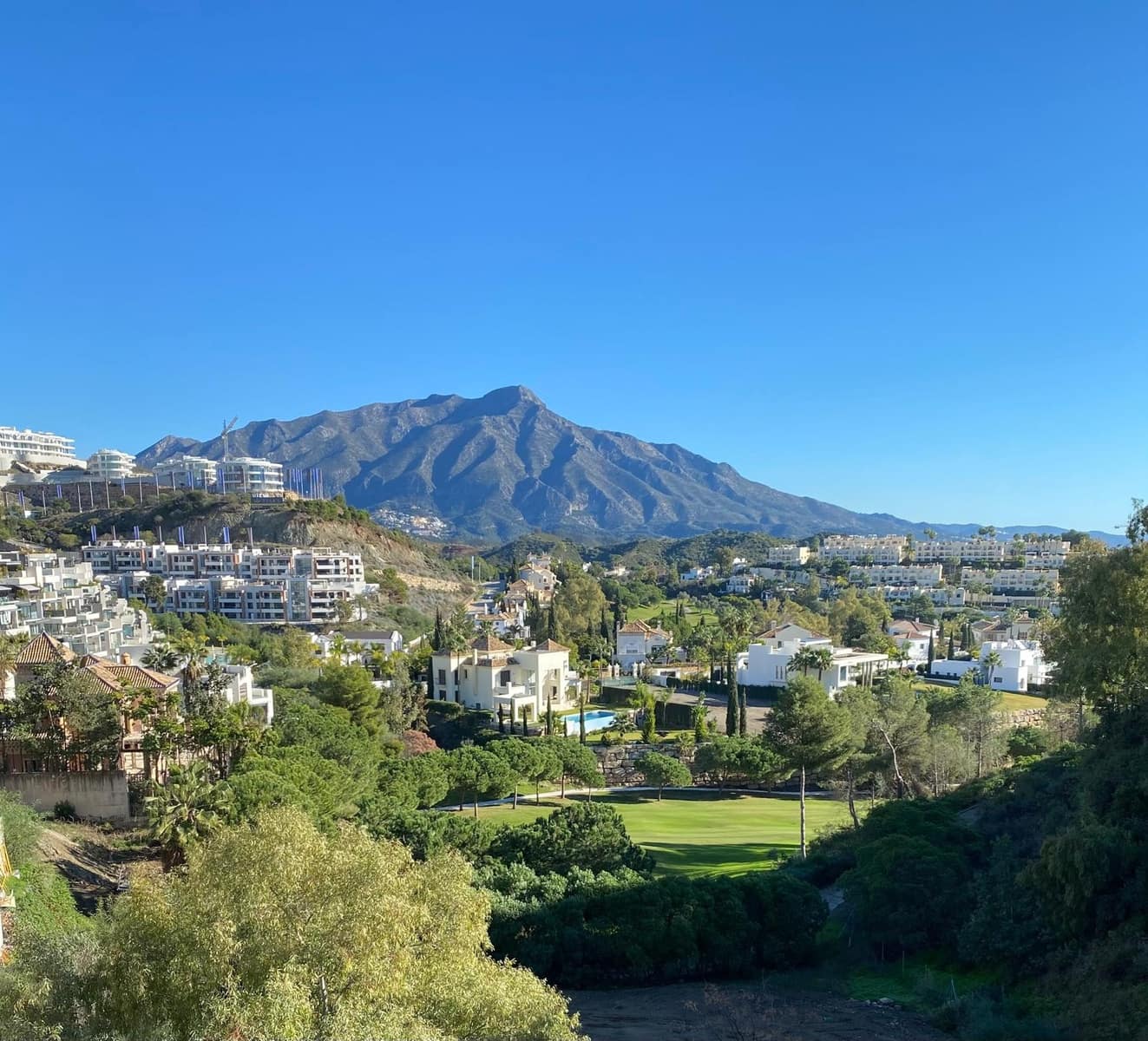 3 bedroom Apartment for sale in Benahavis with pool garage - € 855,000 (Ref: 9730641)