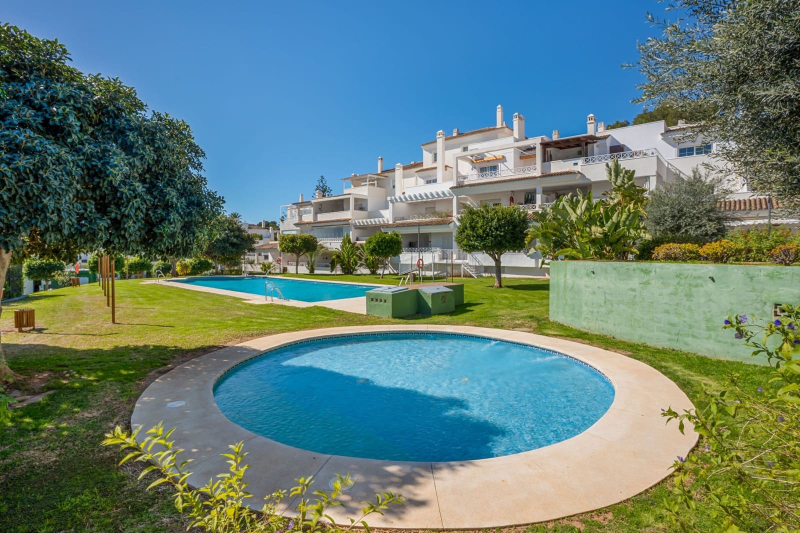 2 slaapkamer Appartement te koop in Marbella met zwembad garage - € 437.000 (Ref: 9730642)
